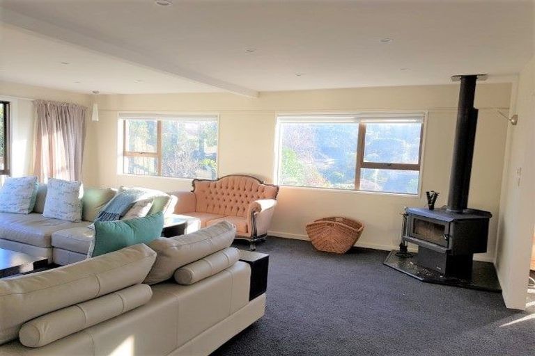 Photo of property in 3 Oak Avenue, Paremata, Porirua, 5024