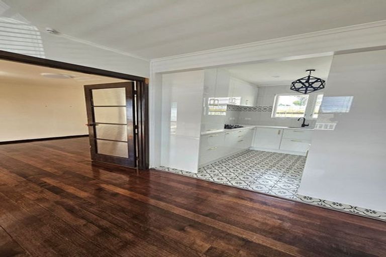 Photo of property in 27 Exminster Street, Blockhouse Bay, Auckland, 0600