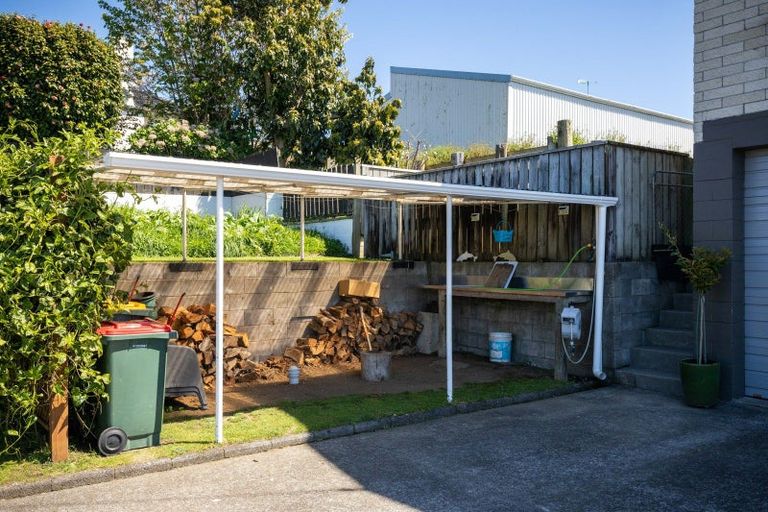 Photo of property in 5 Ngapapa Street, Urenui, 4375