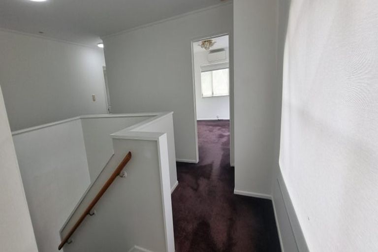 Photo of property in 2/42 De Havilland Drive, Goodwood Heights, Auckland, 2105