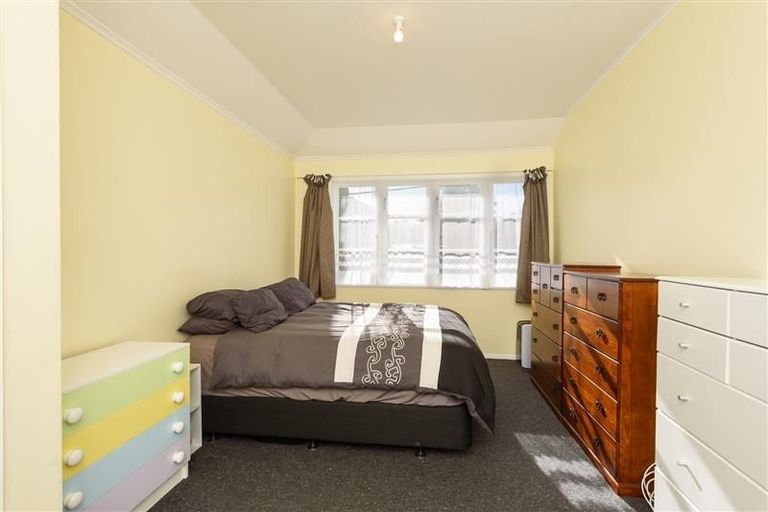 Photo of property in 1/56 Athlone Crescent, Avalon, Lower Hutt, 5011