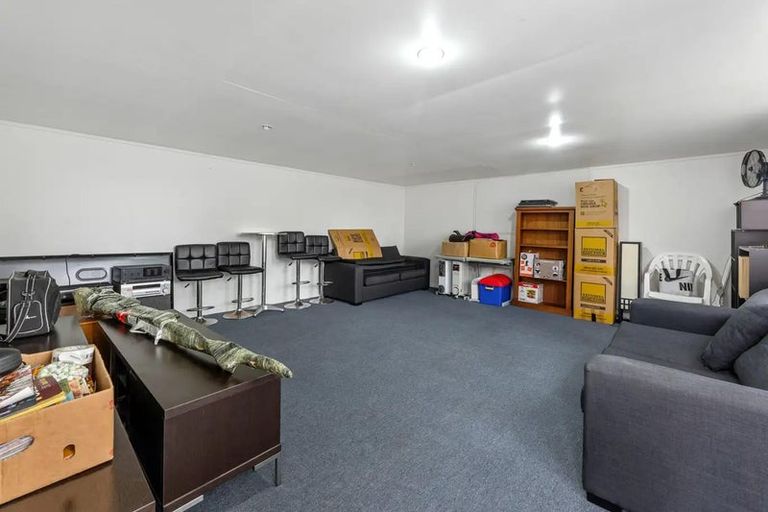 Photo of property in 22 Becker Drive, Weymouth, Auckland, 2103