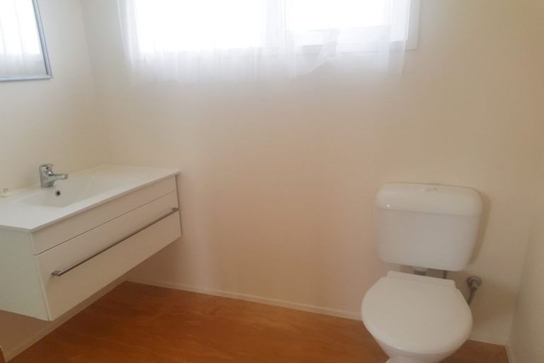 Photo of property in 156 Centreway Road, Orewa, 0931