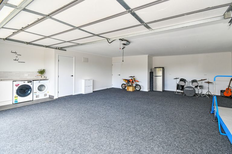 Photo of property in 25 Village Way, Ardmore, Papakura, 2582