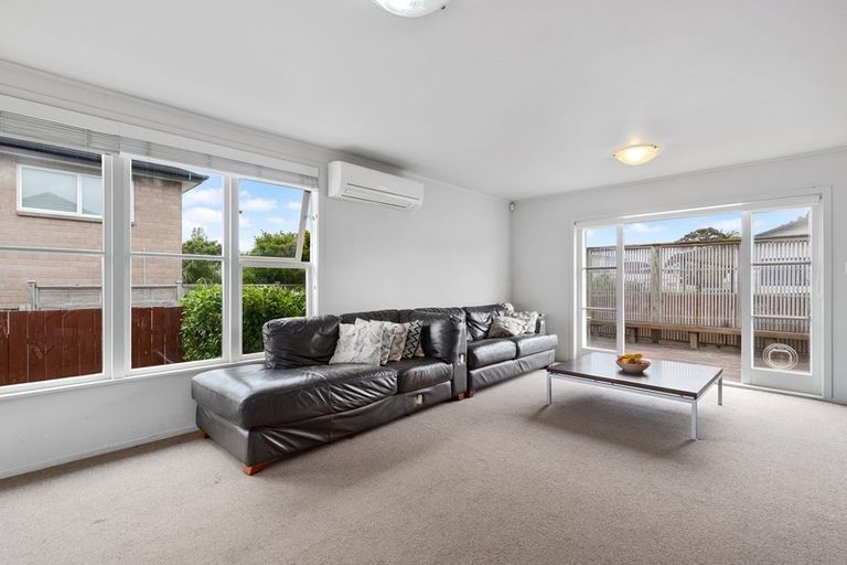 Photo of property in 22a Rewarewa Road, Te Atatu Peninsula, Auckland, 0610