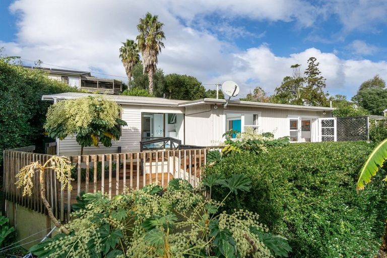 Photo of property in 1/23a Cliff Road, Torbay, Auckland, 0630