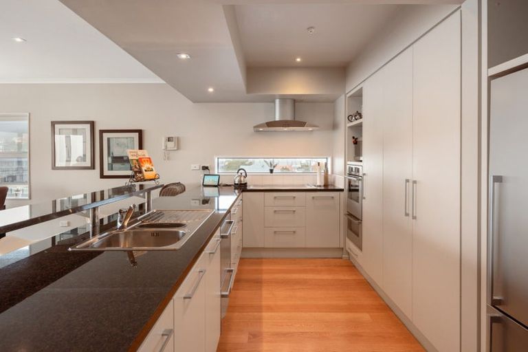 Photo of property in Oxleys Rock Apartments, 401/6 London Quay, Picton, 7220