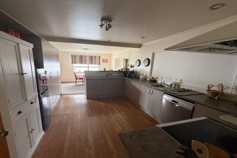 Photo of property in 62 Bradbury Road, Botany Downs, Auckland, 2010