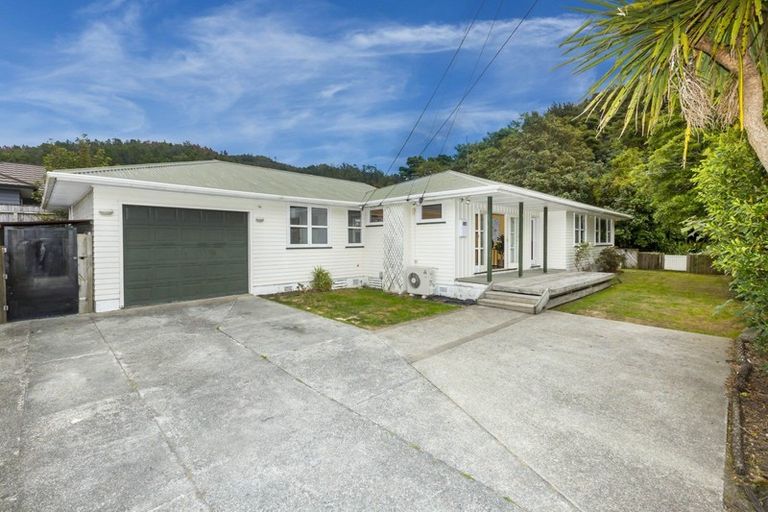 Photo of property in 29 Korau Grove, Stokes Valley, Lower Hutt, 5019