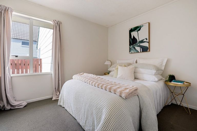 Photo of property in 18a Bracken Road, Newlands, Wellington, 6037