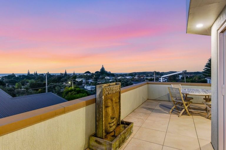 Photo of property in 43 Manuka Street, Otaki Beach, Otaki, 5512