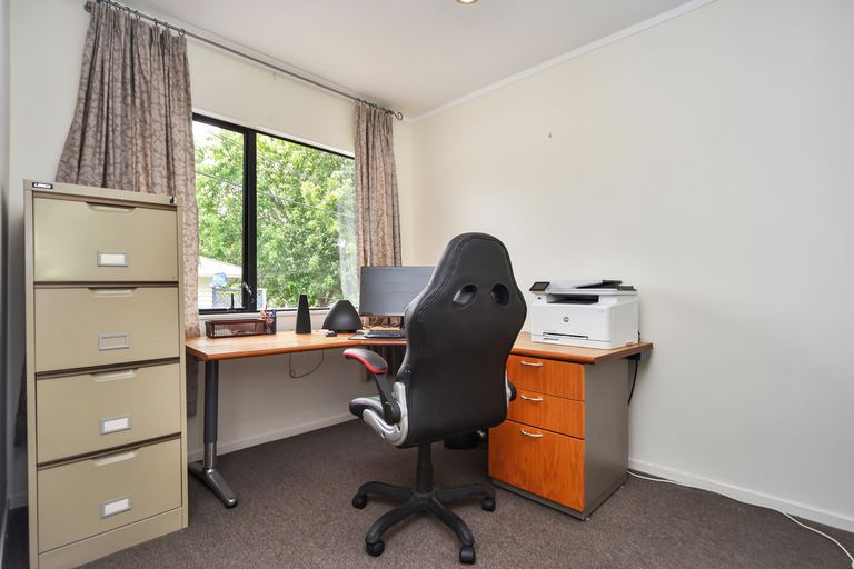 Photo of property in 2a Beazley Place, Glendene, Auckland, 0602