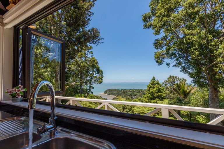 Photo of property in 84 Park Road, Titirangi, Auckland, 0604