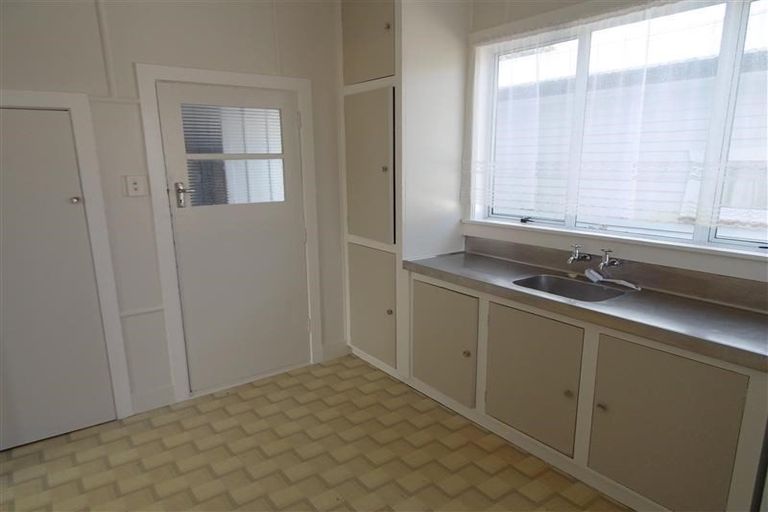 Photo of property in 27 Bulteel Street, New Plymouth, 4310