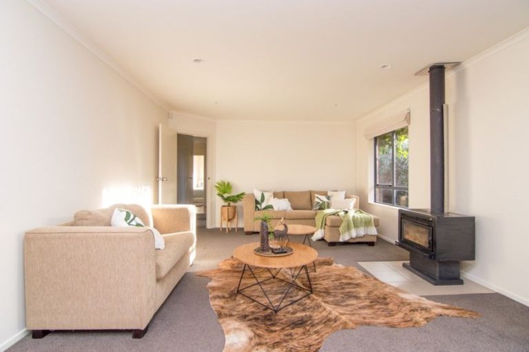 Photo of property in 8 Sorrento Place, Kelvin Grove, Palmerston North, 4414