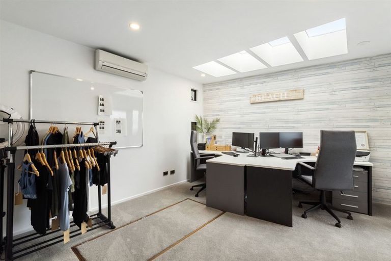 Photo of property in 18 Pacific Parade, Army Bay, Whangaparaoa, 0930