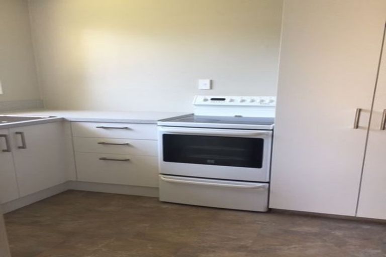 Photo of property in 2/73 Solomon Avenue, Redwood, Christchurch, 8051