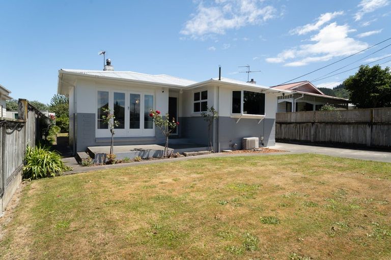 Photo of property in 73 Pine Avenue, Ebdentown, Upper Hutt, 5018