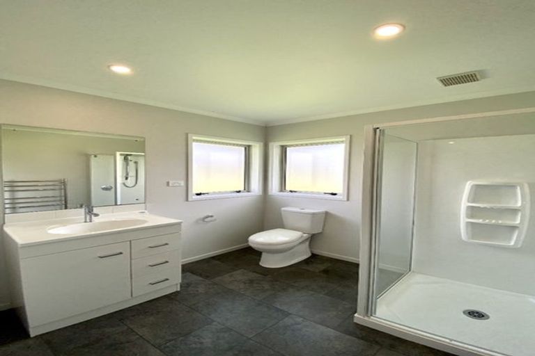 Photo of property in 4 Cory Jane Grove, Riverstone Terraces, Upper Hutt, 5018