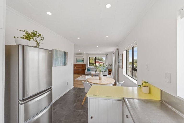 Photo of property in 37 Herekawe Drive, Spotswood, New Plymouth, 4310