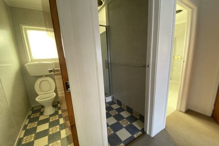 Photo of property in 1 Glenmore Road, Pakuranga Heights, Auckland, 2010