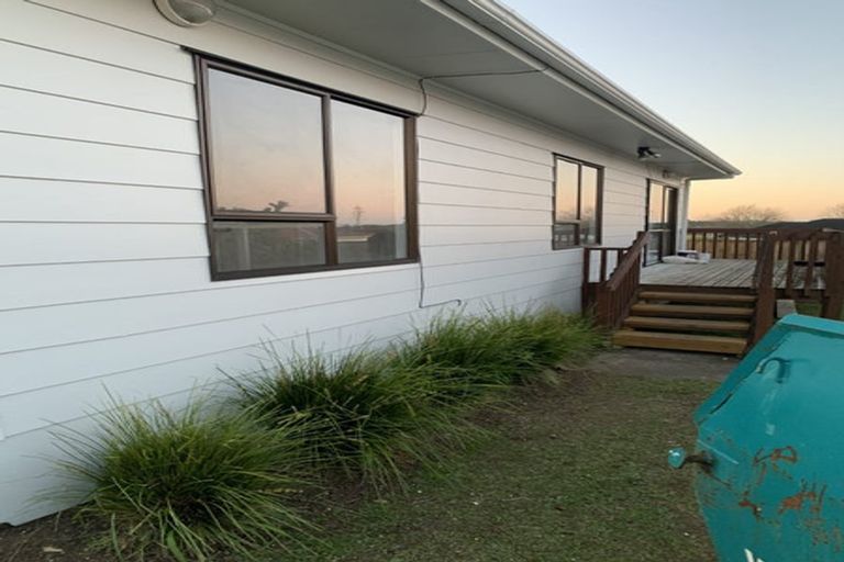 Photo of property in 1/1 Raleigh Road, Northcote, Auckland, 0627