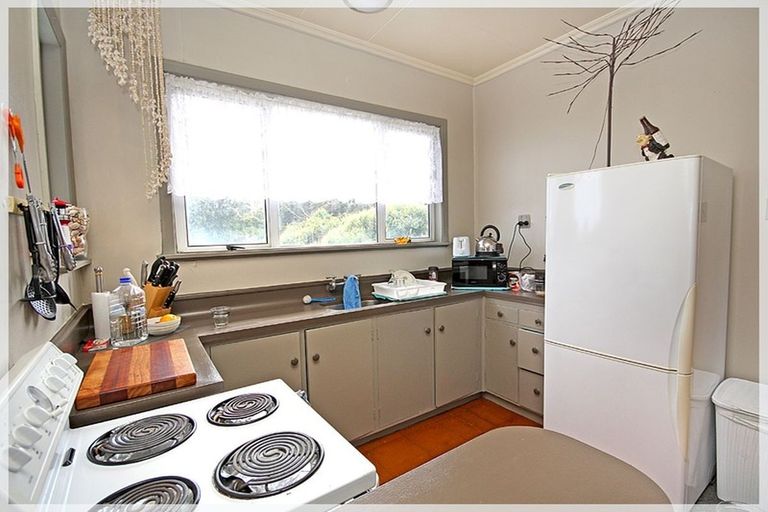 Photo of property in 11 Marine Parade South, Foxton Beach, Foxton, 4815