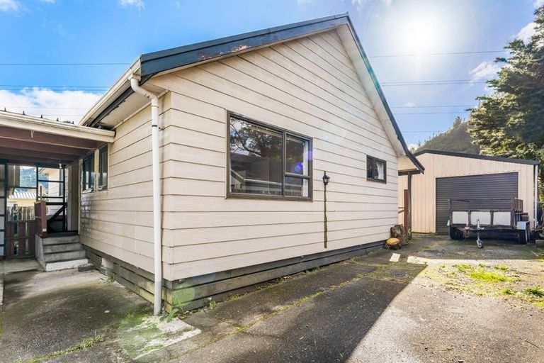 Photo of property in 2/79 Gemstone Drive, Birchville, Upper Hutt, 5018