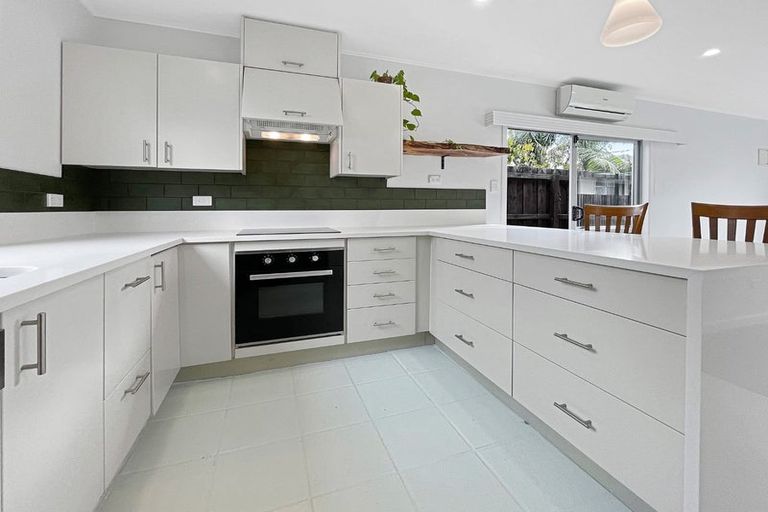 Photo of property in 12 Waterfront Road, Mangere Bridge, Auckland, 2022