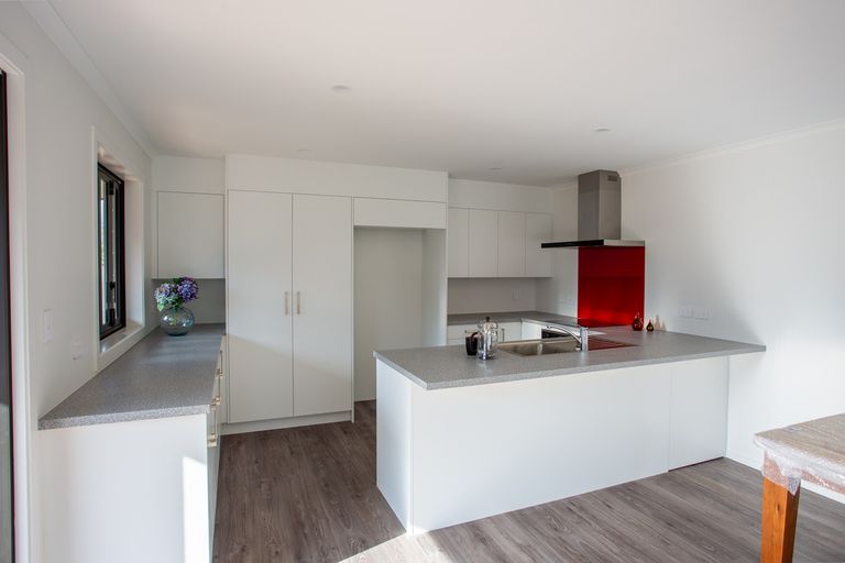 Photo of property in 5 Van Baarle Close, Carterton, 5713