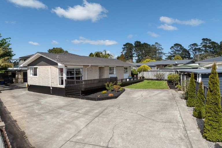 Photo of property in 14b Pipitea Place, Massey, Auckland, 0614