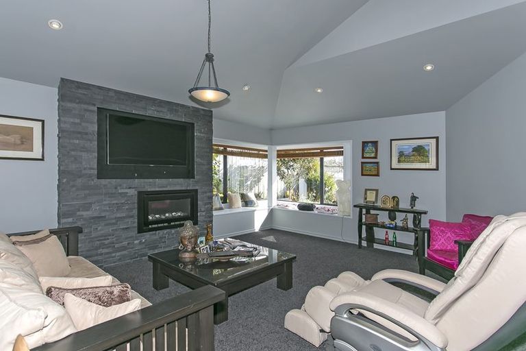 Photo of property in 18 Buckingham Place, Bethlehem, Tauranga, 3110