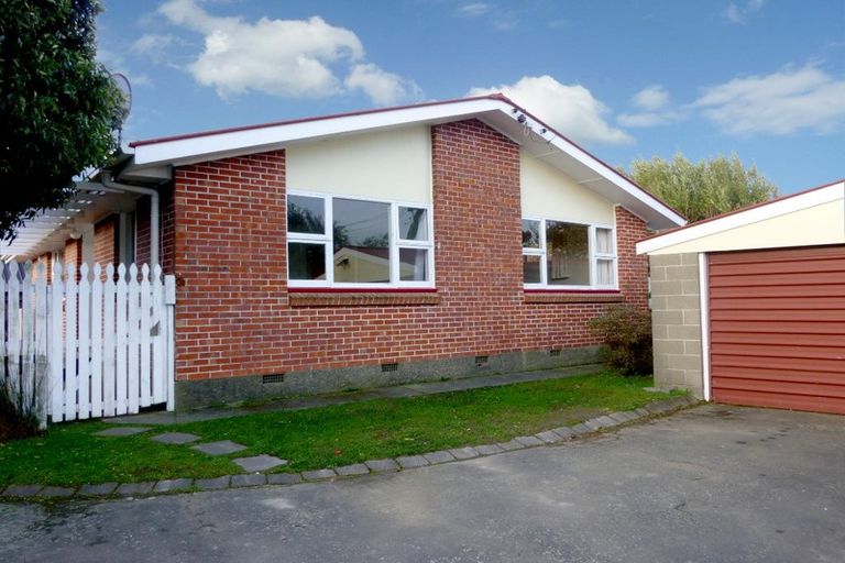 Photo of property in 18 Staveley Street, Avonhead, Christchurch, 8042