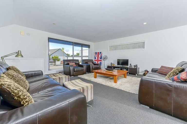 Photo of property in 123a Hobsonville Road, West Harbour, Auckland, 0618