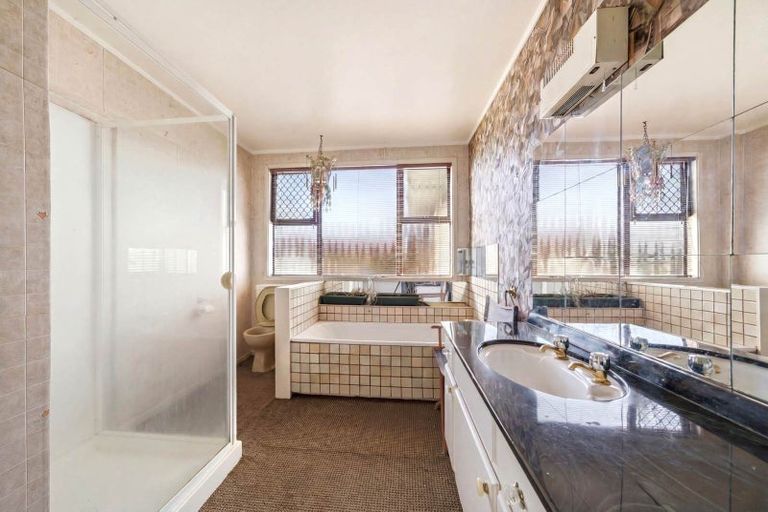 Photo of property in 10 House Avenue, Mangere Bridge, Auckland, 2022