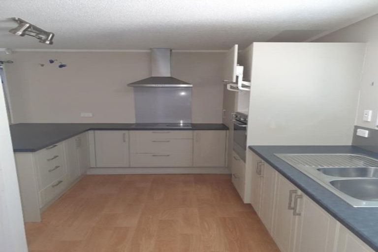 Photo of property in 1/77 Redcrest Avenue, Red Hill, Papakura, 2110