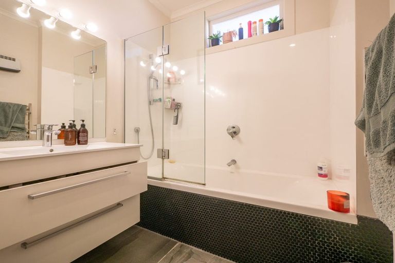 Photo of property in 42 Somerville Street, Andersons Bay, Dunedin, 9013