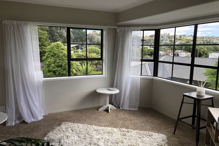 Photo of property in 2/4 Penning Road, Castor Bay, Auckland, 0620