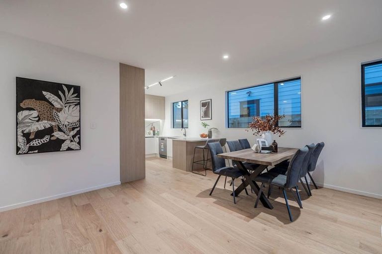 Photo of property in 6c Raeben Avenue, Hillcrest, Auckland, 0627