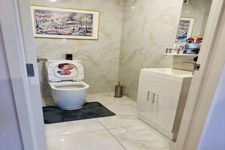 Photo of property in 56a Hutchinson Avenue, New Lynn, Auckland, 0600