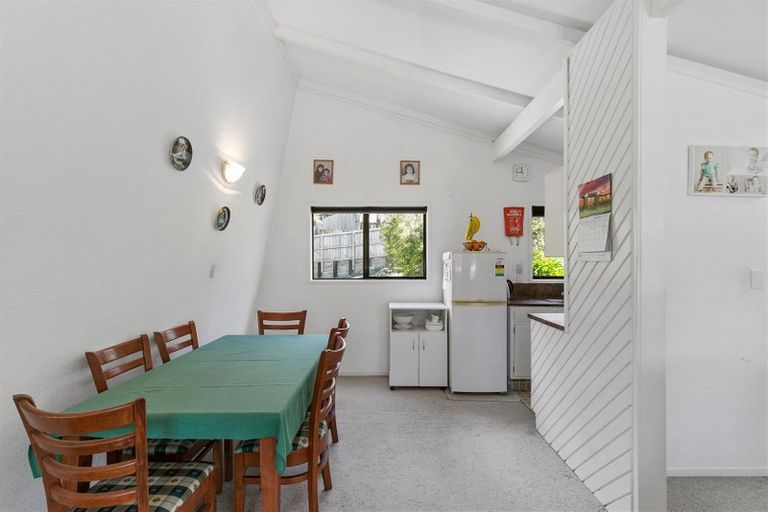 Photo of property in 69 Easton Park Parade, Glenfield, Auckland, 0629