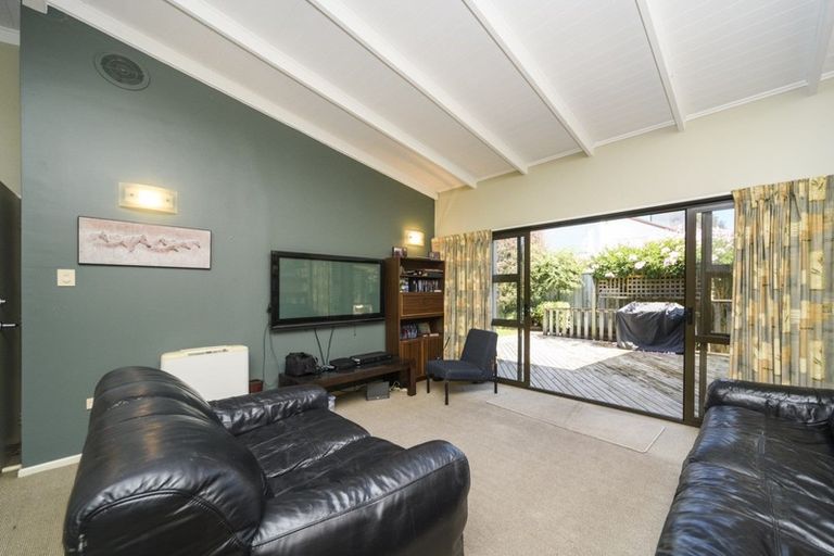 Photo of property in 24 Heathcote Place, Fitzherbert, Palmerston North, 4410