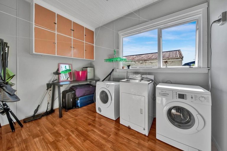 Photo of property in 72 Broadway, Waitara, 4320