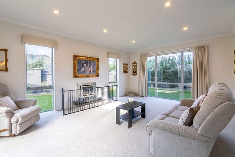 Photo of property in 60 Whites Line West, Woburn, Lower Hutt, 5010