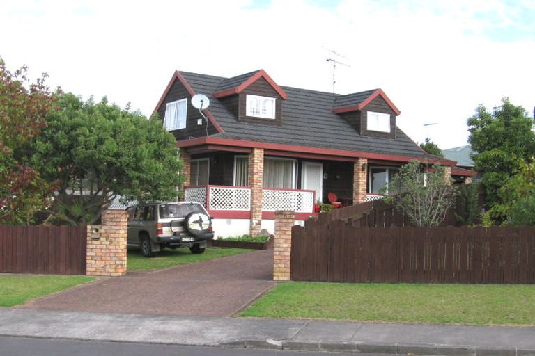 Photo of property in 60 Granville Drive, Massey, Auckland, 0614
