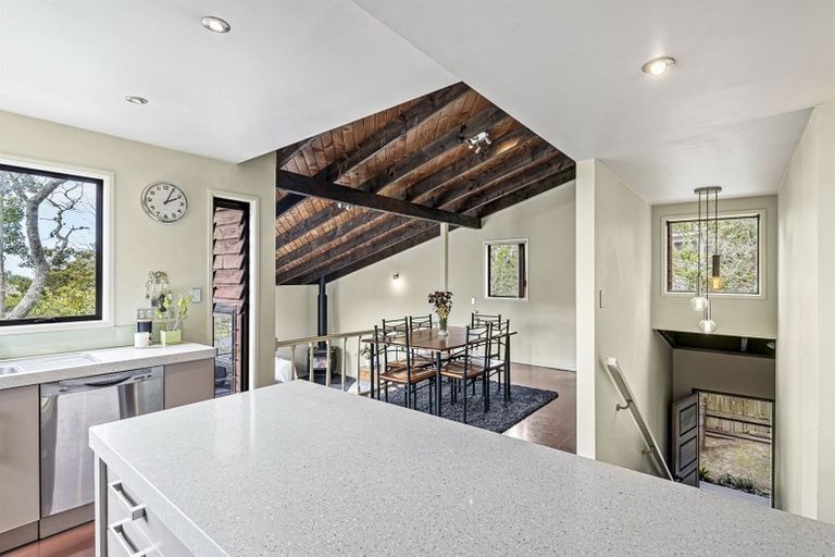 Photo of property in 21 Longfellow Parade, Glen Eden, Auckland, 0604