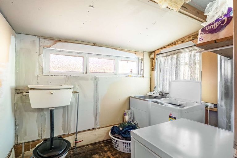 Photo of property in 19 Milne Street, Hunterville, 4730