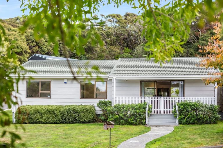Photo of property in 19 Seagull Place, Whitby, Porirua, 5024