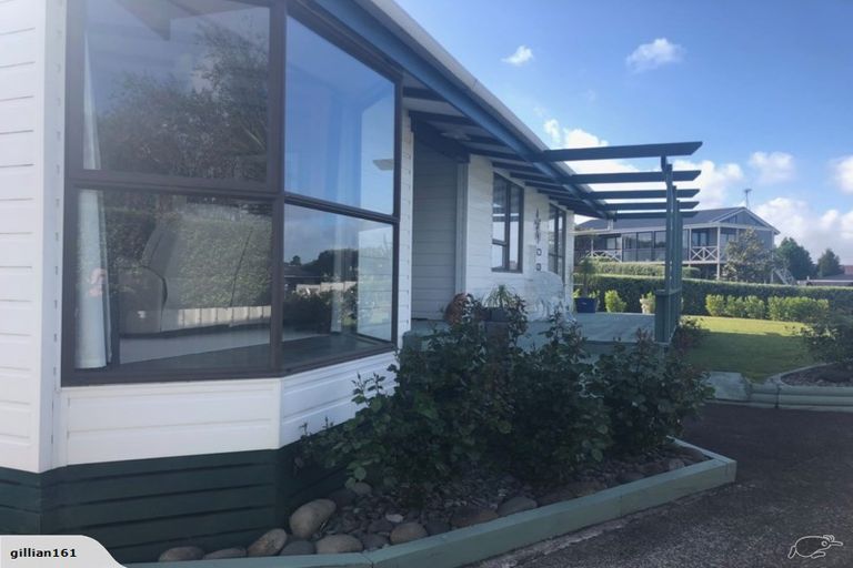 Photo of property in 6 Vela Place, Clarks Beach, 2122