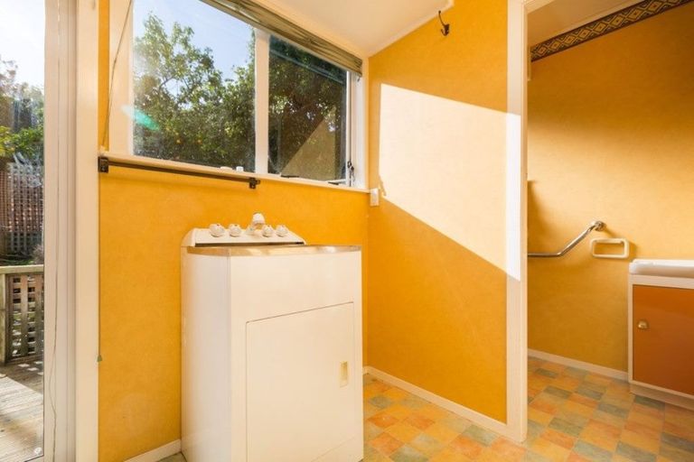 Photo of property in 2 Wayne Place, Ferndale, New Plymouth, 4310